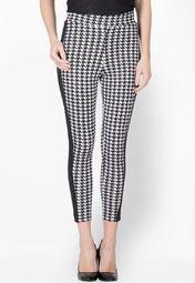 Peacot Black Printed Jegging Women