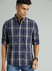 Roadster Navy Blue & White Regular Fit Checked Casual Shirt men