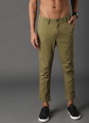 Roadster Olive Green Slim Fit Solid Cropped Trouser men