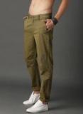 Roadster Olive Green Solid Chinos Men