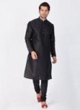 VASTRAMAY Men Black Solid Straight Kurta