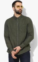 Here&now Olive Regular Fit Solid Casual Shirt men