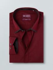 Invictus Maroon Solid Slim Fit Formal Shirt men