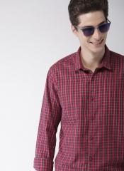 Mast & Harbour Red & Navy Blue Regular Fit Checked Casual Shirt men