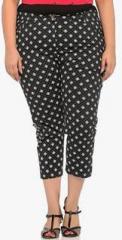 Pluss Black Printed Mid Rise Regular Fit Capri women