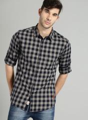 Roadster Grey & Navy Blue Regular Fit Checked Casual Shirt men