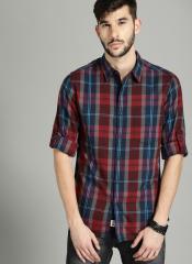 Roadster Navy & Red Regular Fit Checked Casual Shirt men