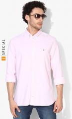 Tommy Hilfiger Pink Regular Fit Solid Casual Shirt men