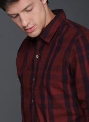 Wrogn Red & Navy Blue Slim Fit Checked Casual Shirt men