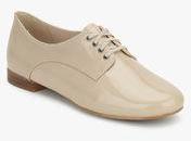 Clarks Festival Gala Cream Lifestyle Shoes women