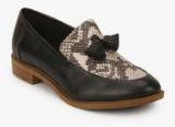 Clarks Taylor Spring Black Tassel Moccasins Women