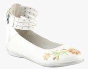 Vaph White Sandals Girls