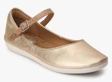 Clarks Feature Film Golden Belly Shoes women