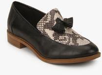 Clarks Taylor Spring Black Tassel Moccasins women