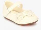 Juniors By Lifestyle Off White Belly Shoes Girls