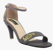 Wearmates Grey Sandals women